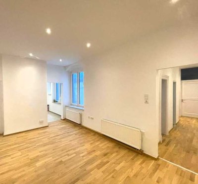 Modernisierte 4-Zimmer Wohnung mit Balkon und EBK - WG geeignet