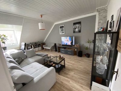 Möblierte 2-Zimmer-Dachgeschosswohnung im Altbau am Stephansplatz in der Südstadt