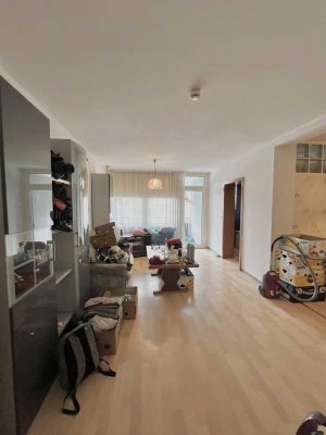 ! Gemütliche 2-Zimmer Wohnung mit Balkon ! WBS !