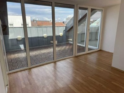 Sofort freie Wohnung, hell, mit Einbauküchenzeile, Top - Innenstadtlage und Super-Dachterrasse