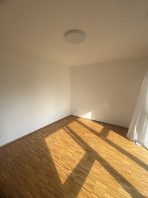 Moderne Wohnung mit Einbauküche