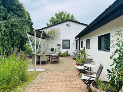 Liebevolles Einfamilienhaus mit großzügigem Grundstück in Isernhagen K.B.