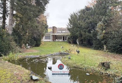 RHEINBROHL: FREISTEHENDES EINFAMILIENHAUS MIT VIEL POTENTIAL AUF PARKÄHNLICHEM GRUNDSTÜCK - GARAGE