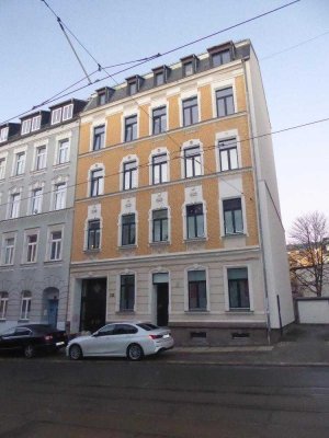 4 Zimmer Wohnung mit Einbauküche und Balkon, Garage möglich und perfekter Straßenbahnanbindung