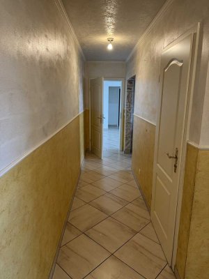Stilvolle, gepflegte 4-Zimmer-Wohnung mit Balkon und Einbauküche in Ludwigshafen am Rhein
