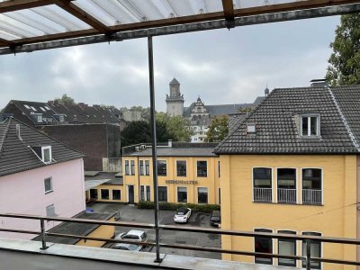 Attraktive, renovierte 4-Zimmer-Wohnung mit Loggia/Balkon in Krefeld