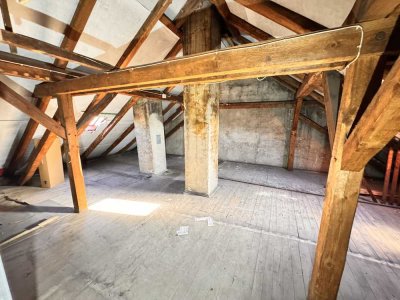 Provisionsfrei – Dachboden zum Ausbau mit Entwicklungspotenzial in Nürnberg