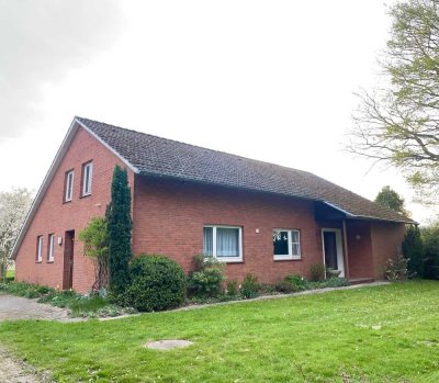 Von Privat - 6-Zimmer-Einfamilienhaus mit Wirtschaftsgebäuden in ruhiger Lage in Oederquart