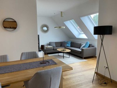 Stilvolle, neuwertige 4-Zimmer-Dachgeschosswohnung mit geh. Innenausstattung mit Balkon und EBK