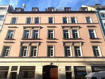 Bestlage Glockenbachviertel: Altbauwohnung mit Südwestbalkon