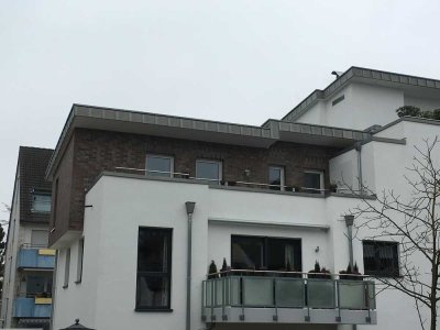 Aparte Penthouse 2-Raum-Wohnung mit gehobener Innenausstattung und 2 Balkonen in Langenfeld Rhld.