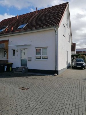 Günstiges, gepflegtes 4-Zimmer-Reihenendhaus mit EBK in Friesenheim