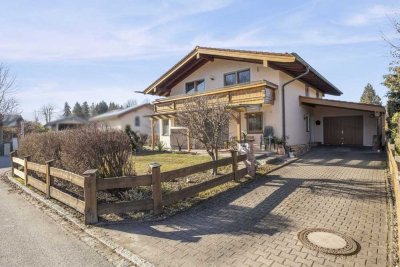 Geräumiges Einfamilienhaus mit Bergblick und großem Garten in ruhiger Lage