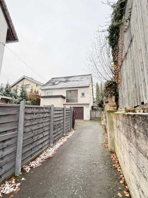Renovierungsbedürftiges Einfamilienhaus mit großem Garten