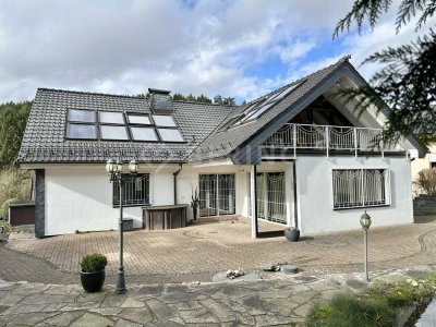 KOMFORTABLES WOHNHAUS MIT WÄRMEPUMPE AUS 2025 | SIEGEN - BÜRBACH