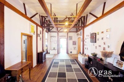 Stilvoll modernisiertes 7-Zimmer-Einfamilienhaus im Bungalow-Stil mit Garten und Pool
