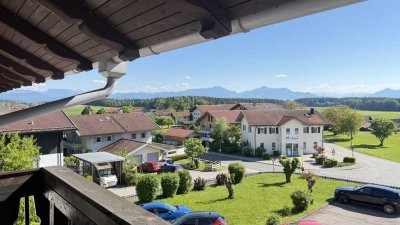 Herrlicher Bergblick! Sonnige, kuschlige Wohnung im 2.OG mit ebenerdigen Abstellraum und Stellplatz