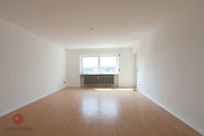 Schöne helle Wohnung mit Balkon ab sofort zu vermieten