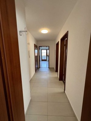 Stilvolle 2-Zimmer-Dachgeschosswohnung mit traumhafter Aussicht in guter Lage mit Balkon und EBK