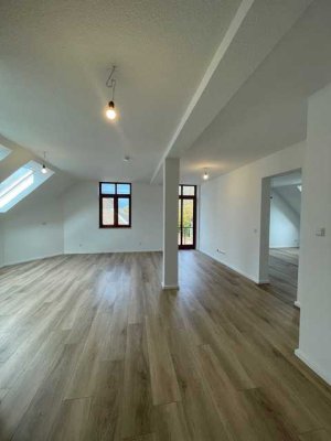 Lichtdurchflutete und gräumige Wohnung im 1. OG - modern saniert im historischen Hünxe-Krudenburg