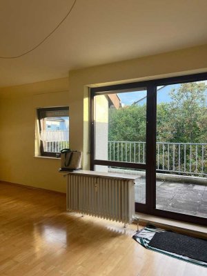 Lichtdurchflutete Dachgeschosswohnung in Sbr.-Nähe Uni zu verkaufen
