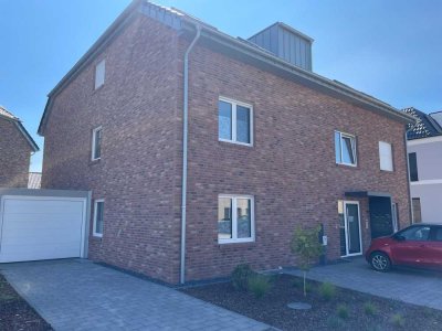 Erdgeschoss- Garten- Terrasse- Garage- Top Ausstatt. + 2 Zimmer i. Souterr.- komplett ca. 128 m².