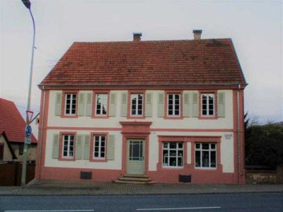 Liebhaberobjekt: Stilvoller Altbau Nähe Pirmasens