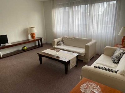 Stilvolle, geräumige 1-Zimmer-Wohnung mit Einbauküche in Korschenbroich