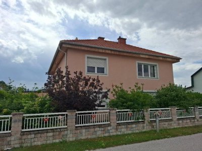 Felixdorf: Wunderschönes Einfamilienhaus mit Doppelgarage auf einem großen traumhaften Grundstück