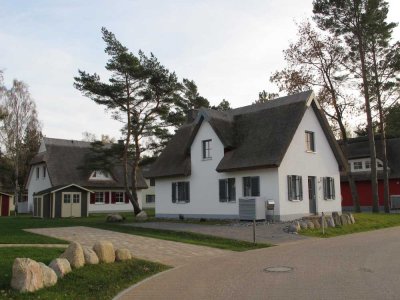 Provisionsfrei: gepflegtes Reetdach Haus 350 m vom Strand