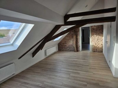 Wunderschöne DG-Wohnung. Helle, moderne Räume mit Weitblick auf den Donnersberg