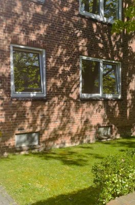 Wohnung mit Einbauküche: stilvolle 2,5-Zimmer-Hochparterre-Wohnung in Kiel