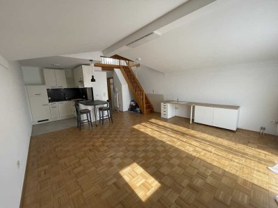 Möblierte 1,5-Raum-DG-Wohnung mit gehobener Innenausstattung und Einbauküche in Neufahrn