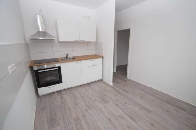 4-Zimmer-Wohnung mit BALKON, Bad mit Badewanne