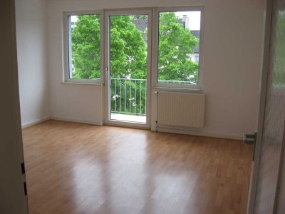 Helle 3-Zimmer Wohnung im 3. OG mit 1,5 Balkon in Krefeld-Stadtmitte