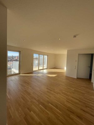 Neubau Penthouse-Wohnung mit EBK , Balkon+ Terrasse : attraktive 3-Zimmer in Kaiserslautern