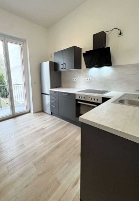 Frisch renoviert! 4-Raum-Wohnung in der Altstadt I Einbauküche und Balkon | Stellplatz mögl.