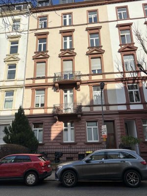 KAPITALANLAGE: STILALTBAUWOHNUNG MIT AUFZUG, TL-BAD U. EBK IN BESTER LAGE NÄHE OEDER WEG
