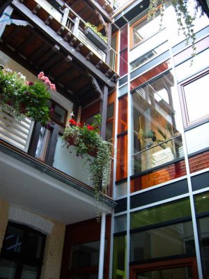 Charmante, TOP sanierte 4-ZKB-Altbauwohnung mit Dachterrasse u. Balkon