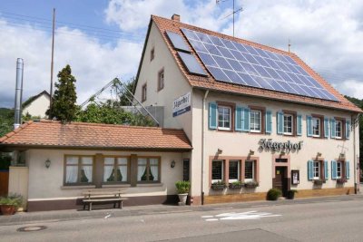 Anwesen mit idyllischem Innenhof, aktuell gut eingeführte Gaststätte, und Wohnung, jedoch auch ander