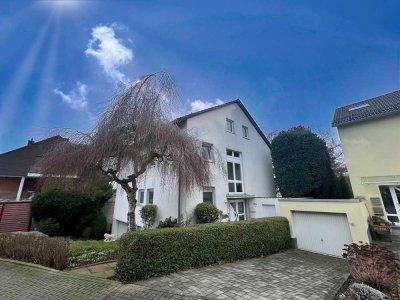 Familienfreundliche-Wohnung mit ausgebautem Dachgeschoss
und genehmigter Ausbaureserve