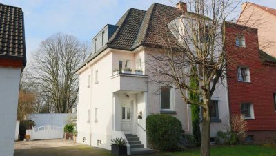 Geräumige Doppelhaushälfte mit 7,5 Zimmern in Duisburg-Buchholz (provisionsfrei)