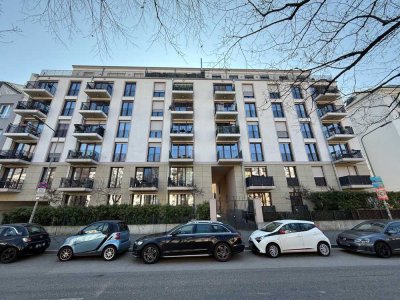 Penthouse mit 145 m² Wfl. Skylineblick, Aufzug direkt in die Wohnung, Terrassen, Kamin, Klima uvm.