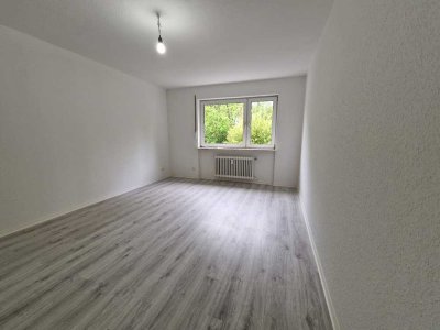 Frisch renovierte 2 Zimmer Wohnung mit Balkon in Saarbrücken