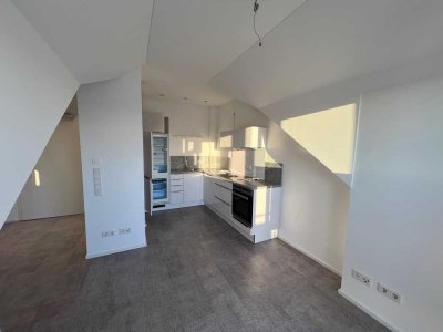Helle 1,5-Zimmer Dachgeschosswohnung mit Balkon in Ingolstadt-Südwest