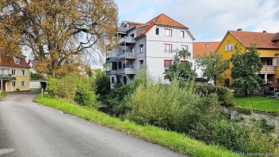 Helle 4-Zi-Wohnung, zentral mit Werkstatt/Garage, idyllisch am Bach