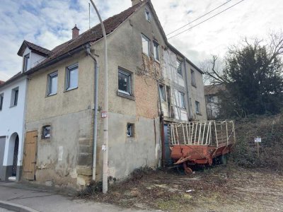 Sanierungsobjekt in Erdmannhausen zu verkaufen