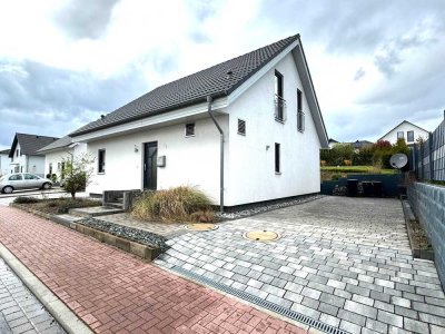 Neuwertiges, schön gelegenes Einfamilienhaus  * in Grävenwiesbach