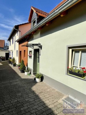 Zwei schöne Häuser auf einem Grundstück mit Hof und Garten und noch Potential