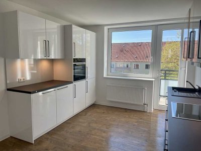 Erst 2021 kernsanierte 3-Zi Wohnung mit Balkon & Fahrstuhl im 4.OG zu vermieten! KFZ SP im Innenhof!